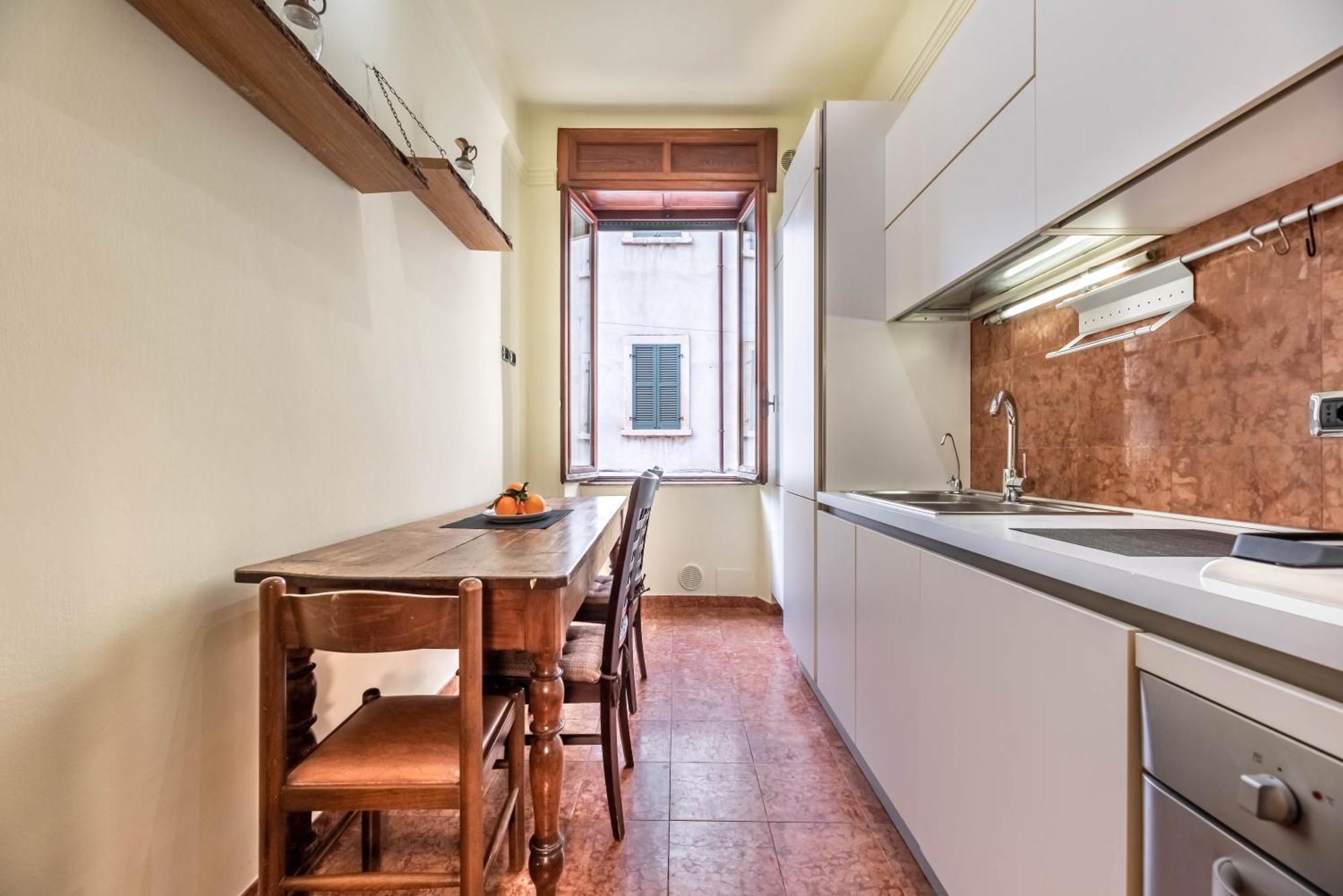 Piazza Isolo Central Apartment Верона Екстериор снимка