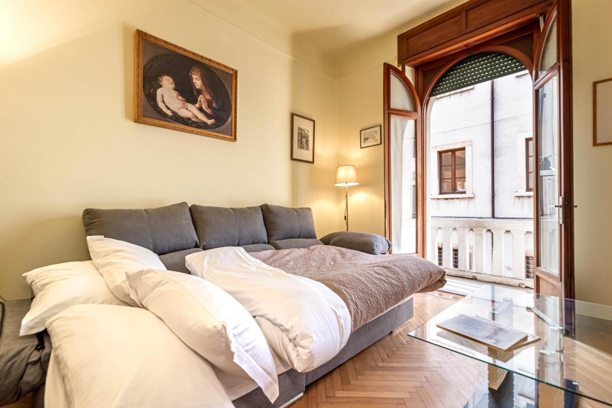 Piazza Isolo Central Apartment Верона Екстериор снимка